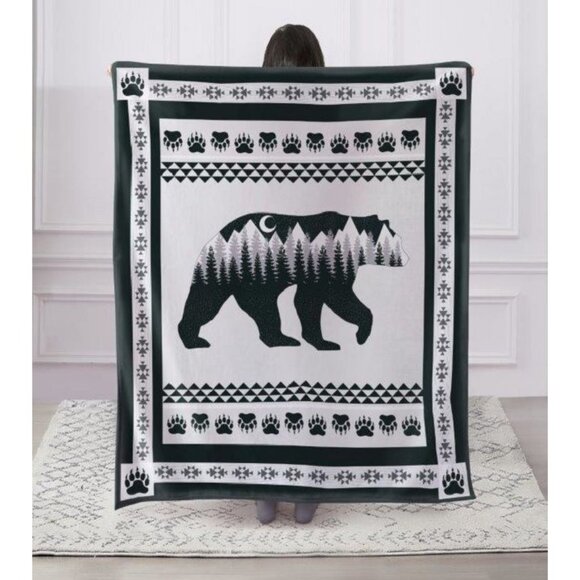 New Moon Bear Plush Throw Blanket Gift Outdoors Nature Paw Prints Bear Cabin NWT - Picture 2 of 3